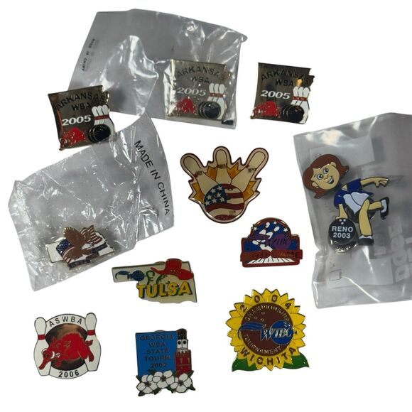Vintage Women’s Bowling Lapel Hat Pin Lot WIBC WBS Tournaments Flashers - Picture 1 of 10
